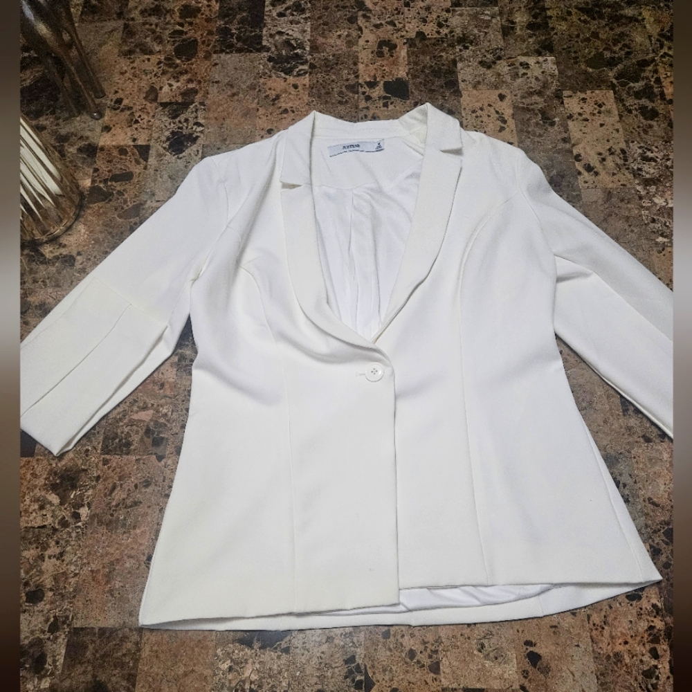 Cream color blazer nice with a bit of shoulder pad